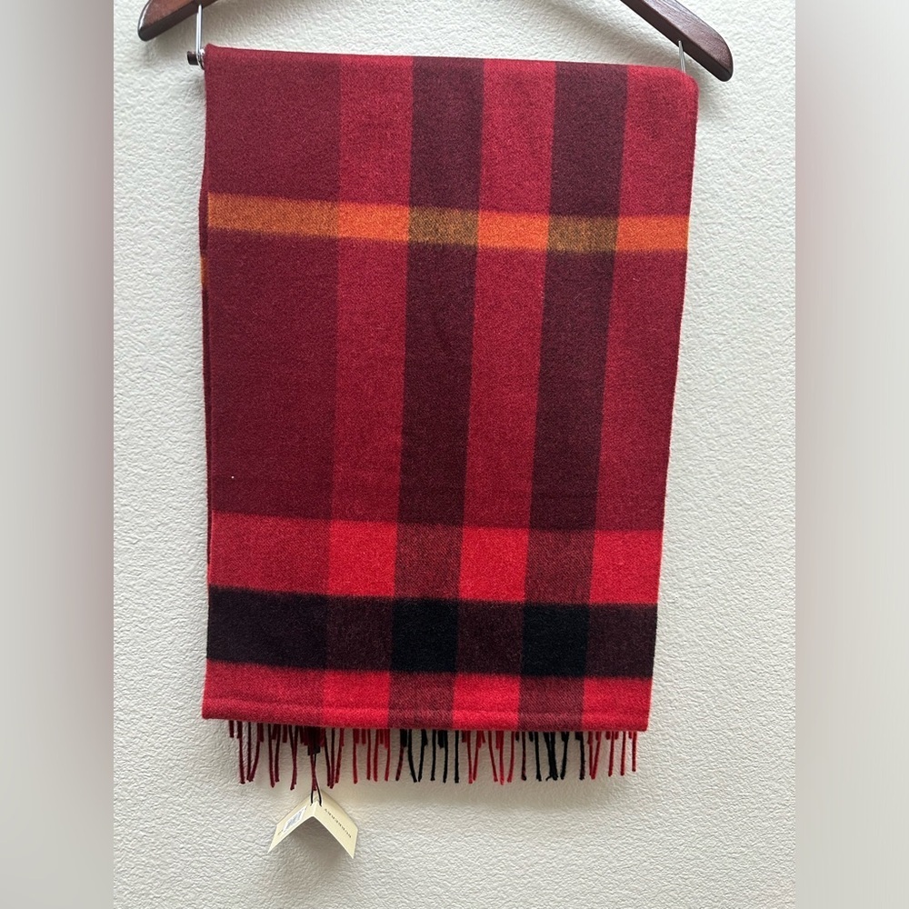 New Authentic Burberry Half Mega Check Scarf - Picture 2 of 7